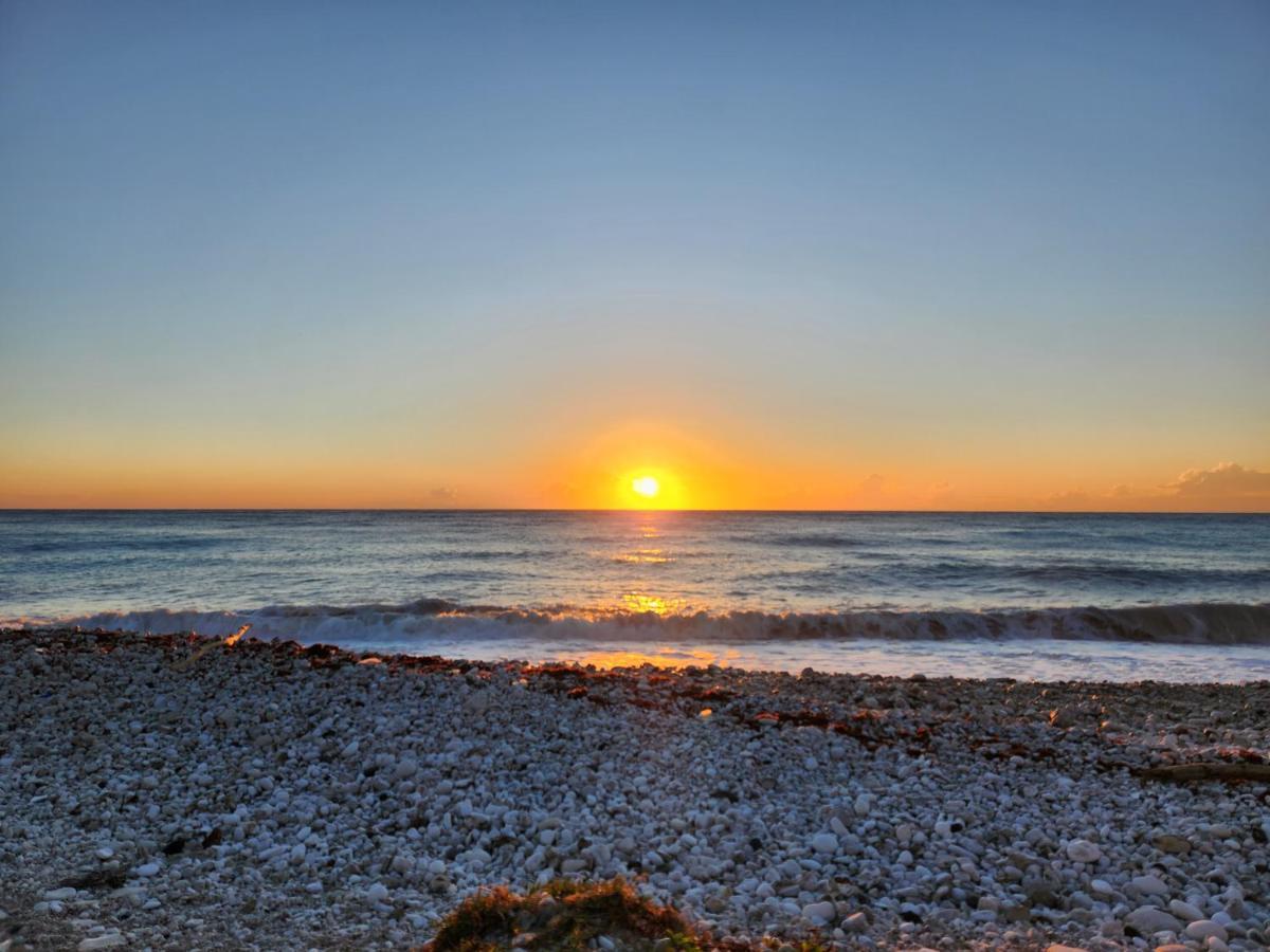 Beachfront Apartment, Quiet 4 Beds, 1 Bath, Ac, Wi-Fi, Hot Water, In Paraiso Near Los Patos Esterno foto