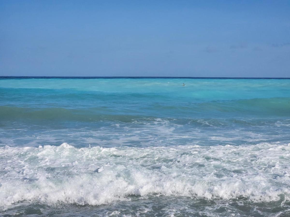 Beachfront Apartment, Quiet 4 Beds, 1 Bath, Ac, Wi-Fi, Hot Water, In Paraiso Near Los Patos Esterno foto