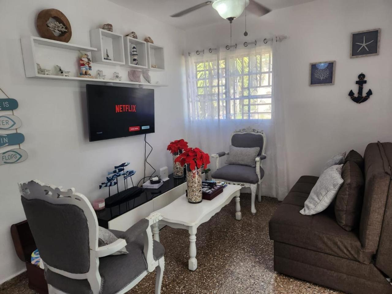 Beachfront Apartment, Quiet 4 Beds, 1 Bath, Ac, Wi-Fi, Hot Water, In Paraiso Near Los Patos Esterno foto